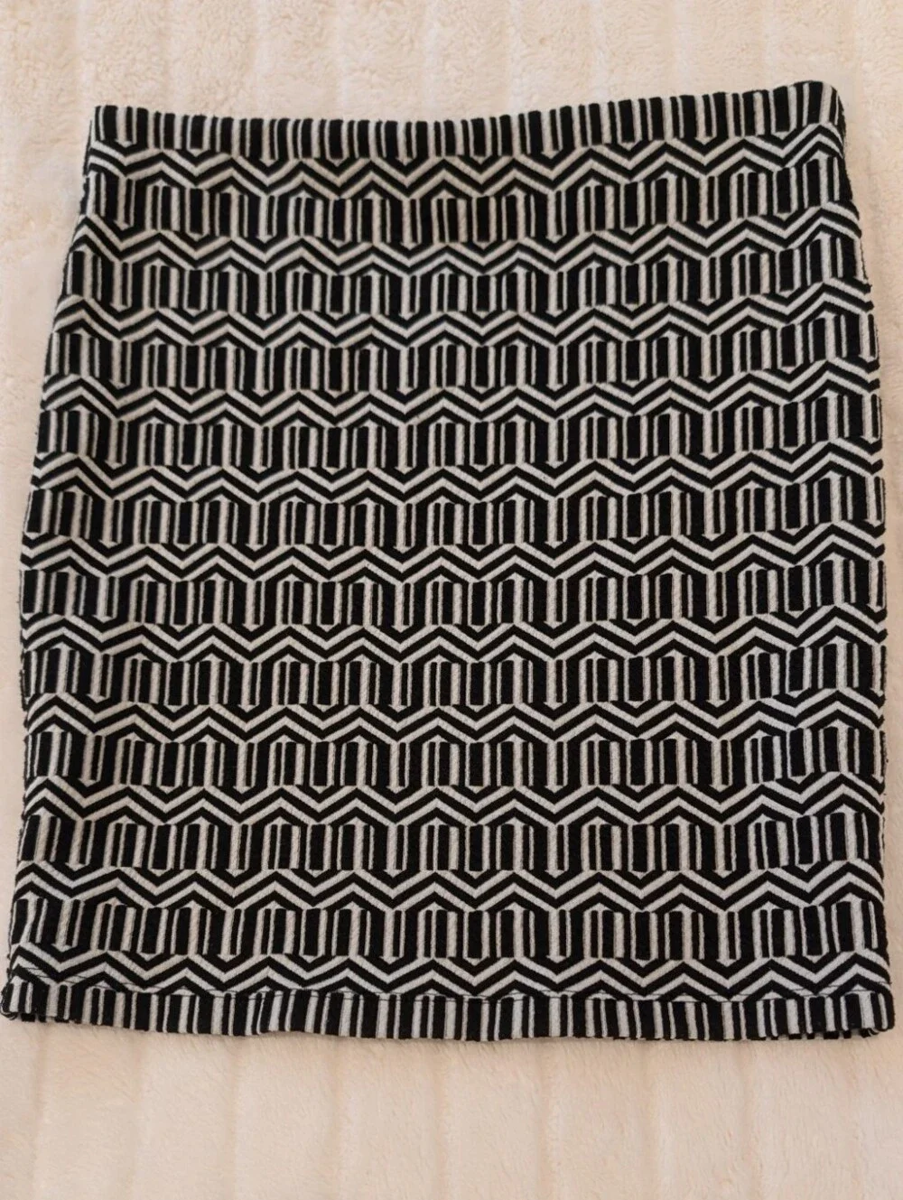 Forever 21 Black and White Geometric Pencil Skirt